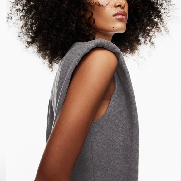 Never worn! Babaton Daily T-Shirt - Picture 3 of 4